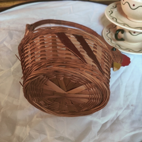 Charming Woven Chicken Basket with Handle - Picture 4 of 9